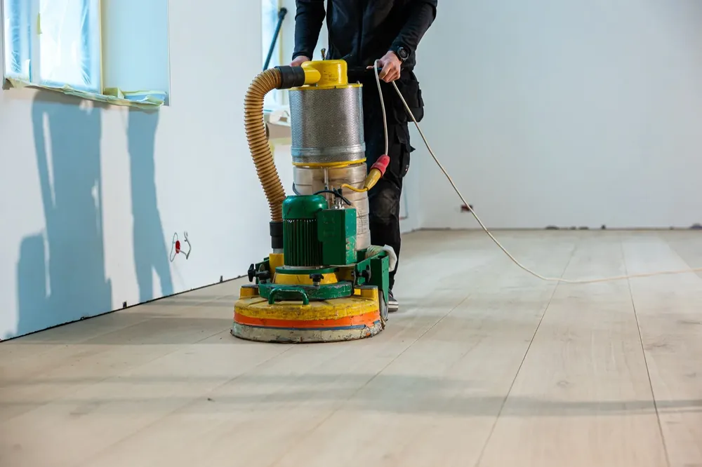 Jakob Joling aan het werk, parketvloer specialist in Groningen